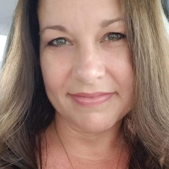 Meet your Posher, Danielle - Picture 2 of 2